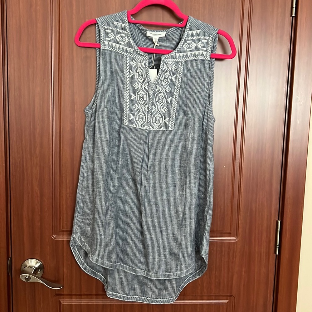 Womens sleeveless top